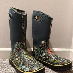 Bogs Blue and Floral Women’s 9 (EU 39) Classics
